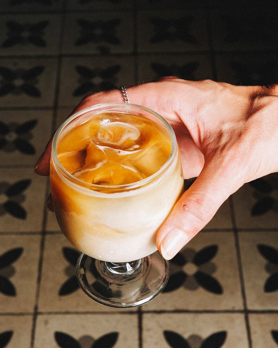 Cappuccino glacé LABC servi dans un verre
