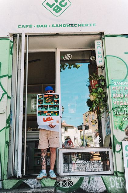 Devanture LABC, coffee shop et sandwicherie, place Notre-Dame-du-Mont